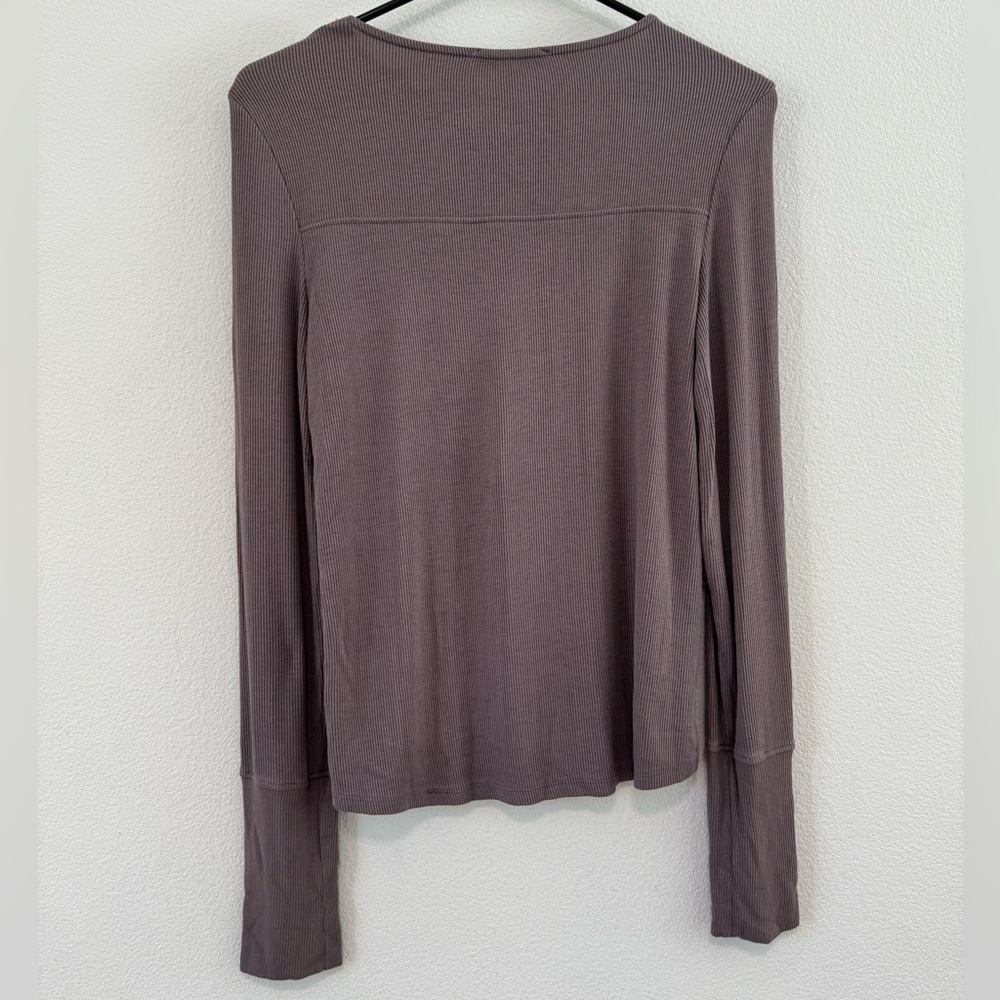 Allison Joy Grey Long Sleeve Twisted Cut Out Ribbed Long Sleeve Top Size Small - Picture 7 of 12